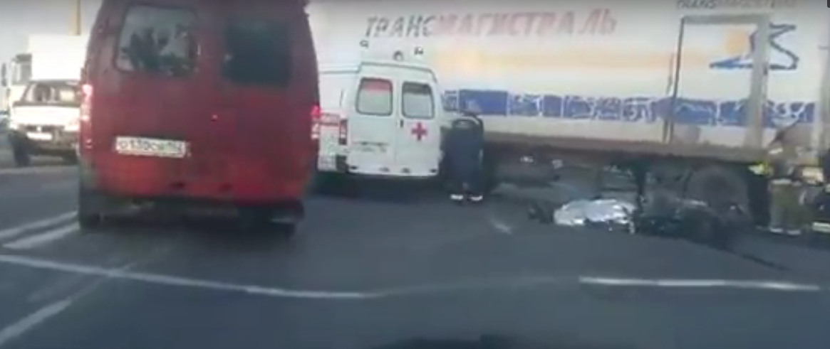 Фура насмерть сбила мотоциклиста на Московском шоссе