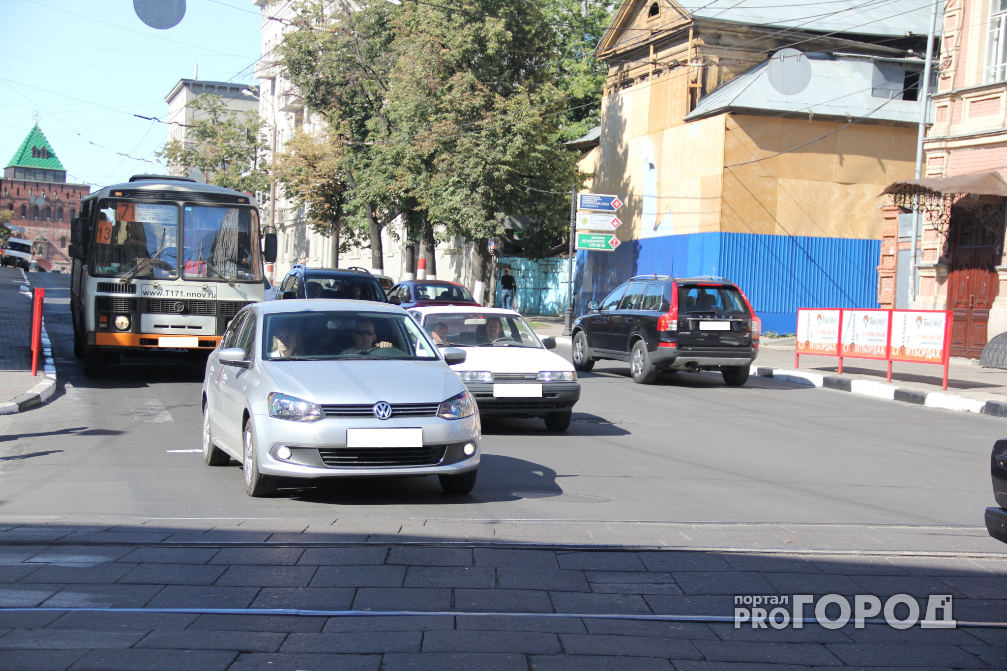 Движение по одной из центральных улиц Нижнего перекрыли почти на месяц