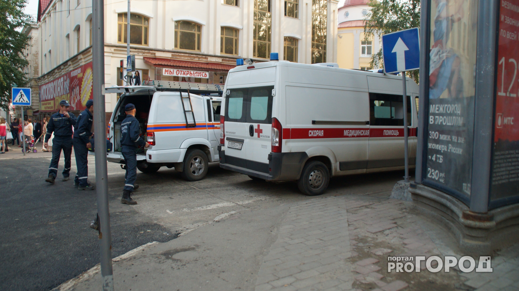 В Нижегородской области посетители кафе выпали на улицу (ВИДЕО)