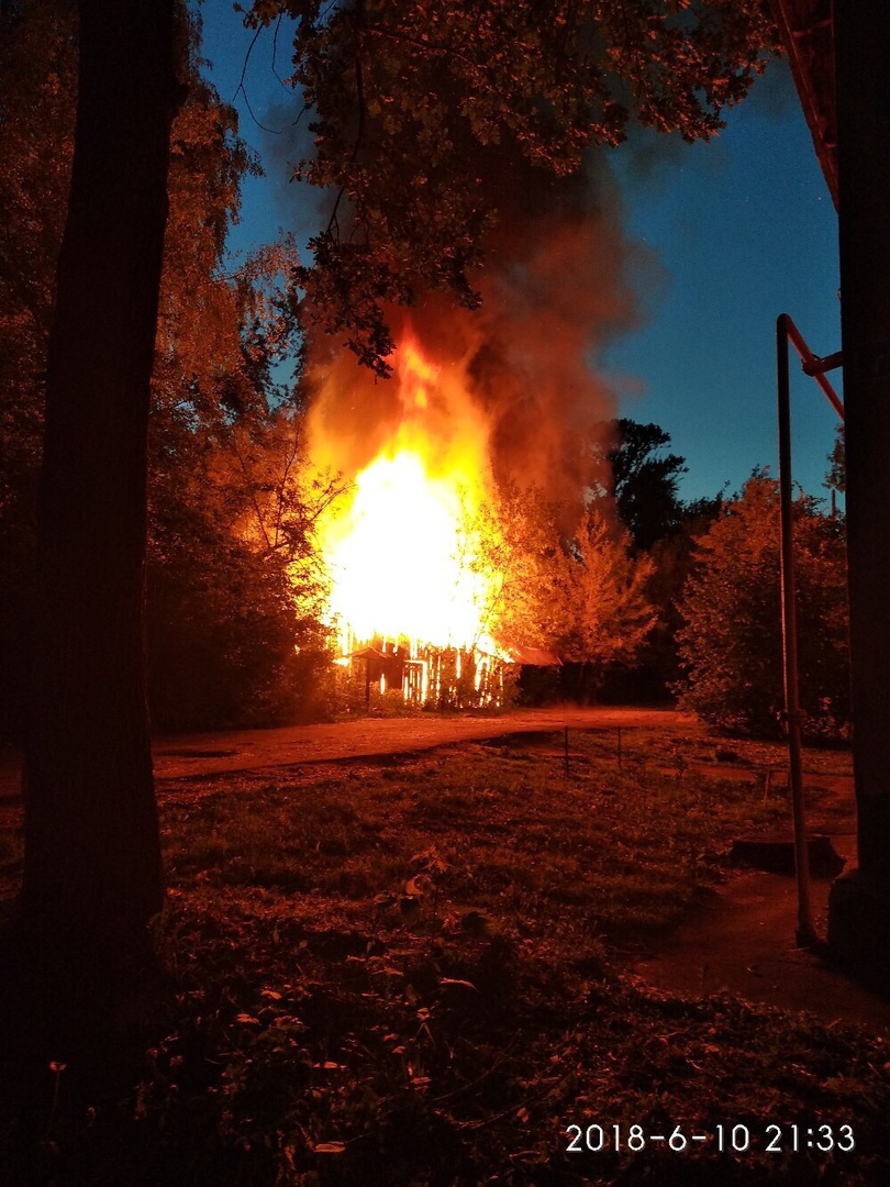 на улице Гончарова Нижнего Новгорода сгорели сараи 10 июня 2018 года