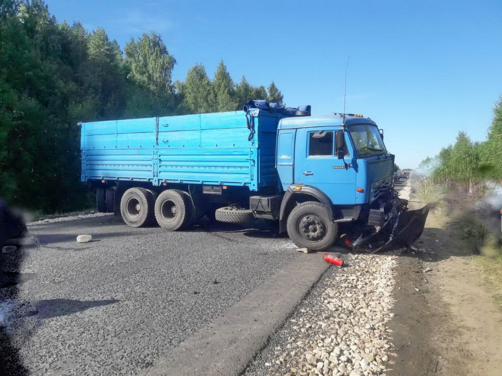 Смертельная авария на трассе в Княгиниском районе 23 августа. Столкнулись Волга и Камаз. Погиб пассажир Волги.