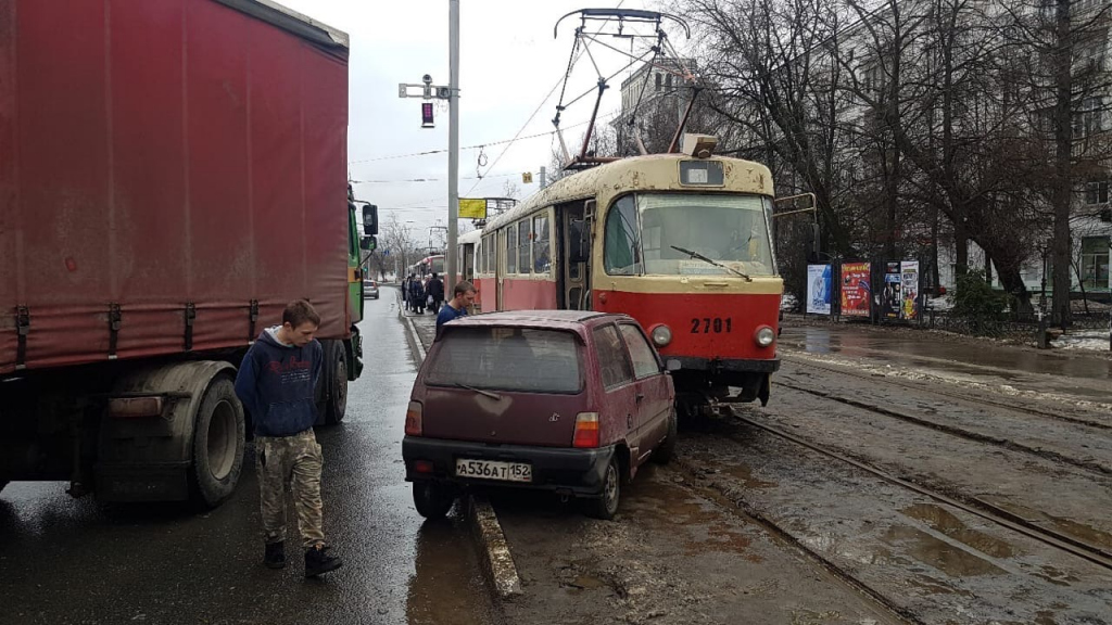 Авария на улице Коминтерна Нижнего Новгорода 17 января