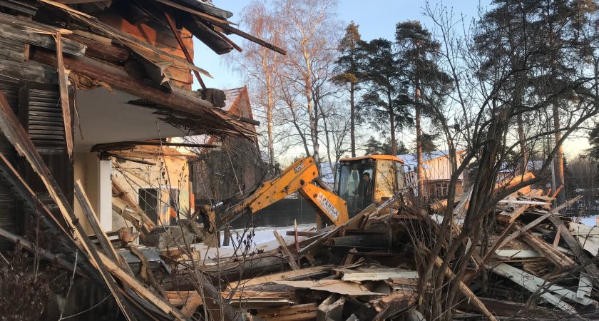 В Нижнем Новгороде снесли половину исторического здания, пока все празднуют Новый год