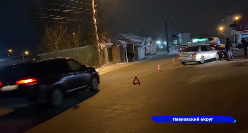Две японские легковушки столкнулись на перекрестке в городе Павлово