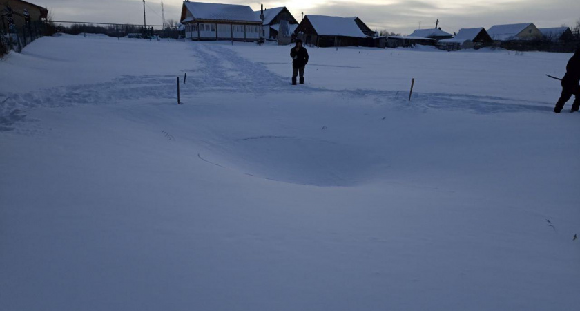 Неожиданная опасность: огромная яма возникла в селе Нижегородской области