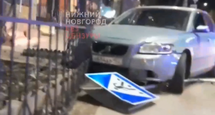 Пьяный водитель протаранил забор храма в Нижнем Новгороде, уходя от погони