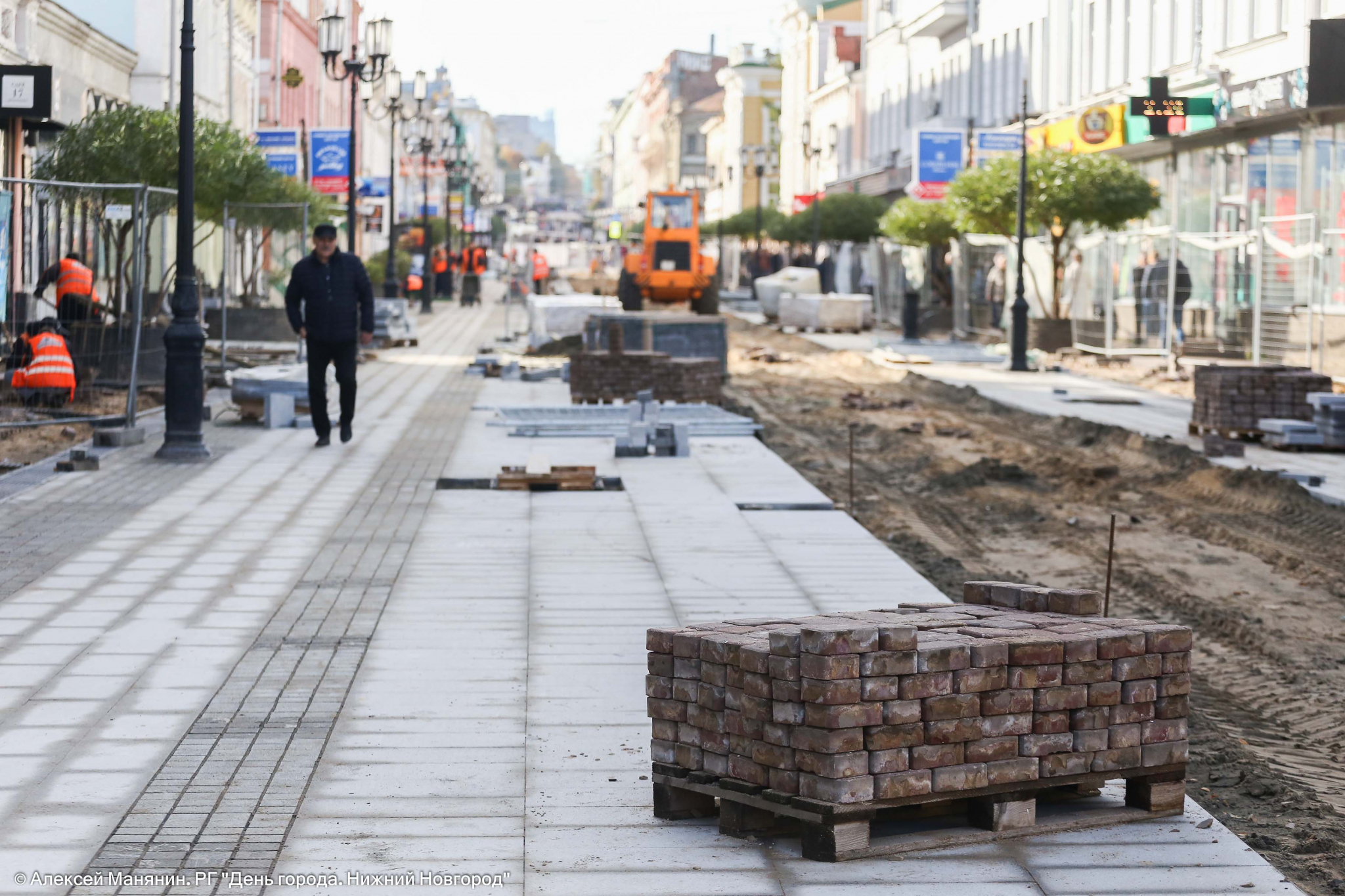 Главная улица Нижнего отремонтирована почти наполовину (ФОТО)