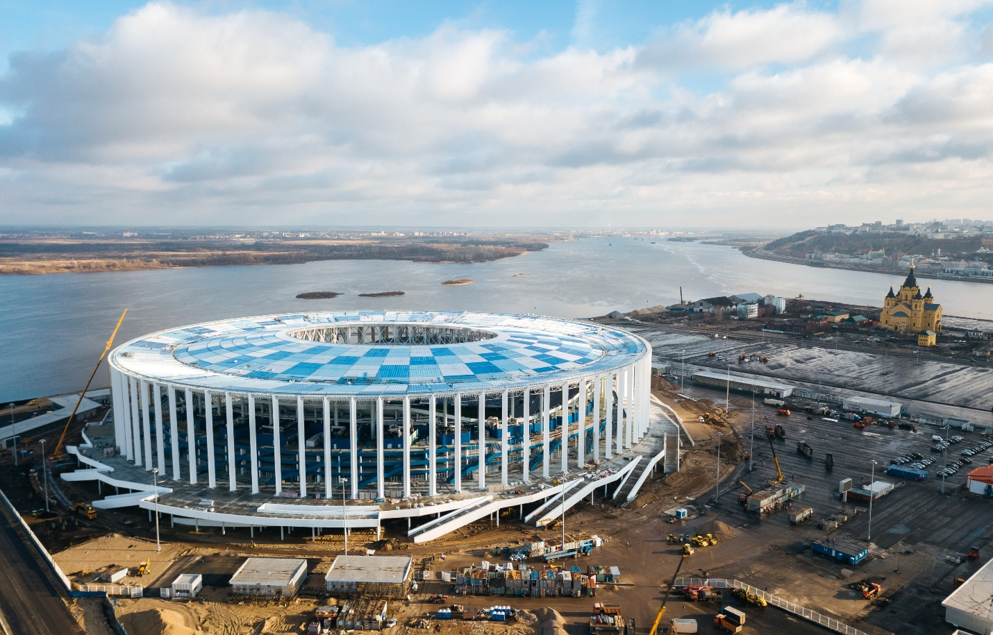 Появились свежие фото со строящегося стадиона "Нижний Новгород"