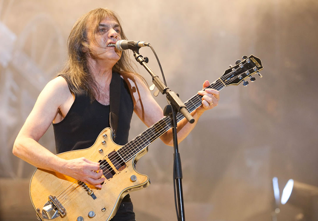 Музыканты всего мира скорбят по ушедшему из жизни основателю группы AC/DC