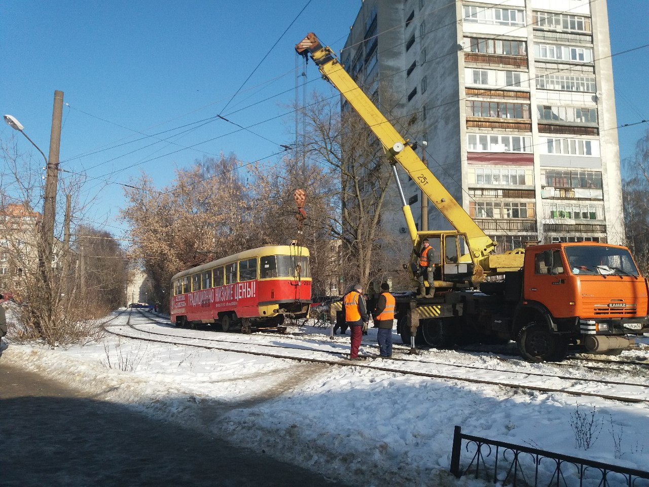 В Нижнем Новгороде трамвай сошел с рельсов