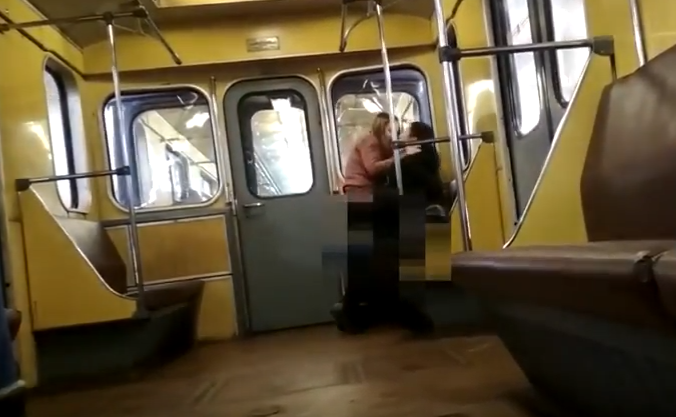 "Появилась новая Шурыгина": нижегородцы обсуждают пару, занявшуюся сексом в метро