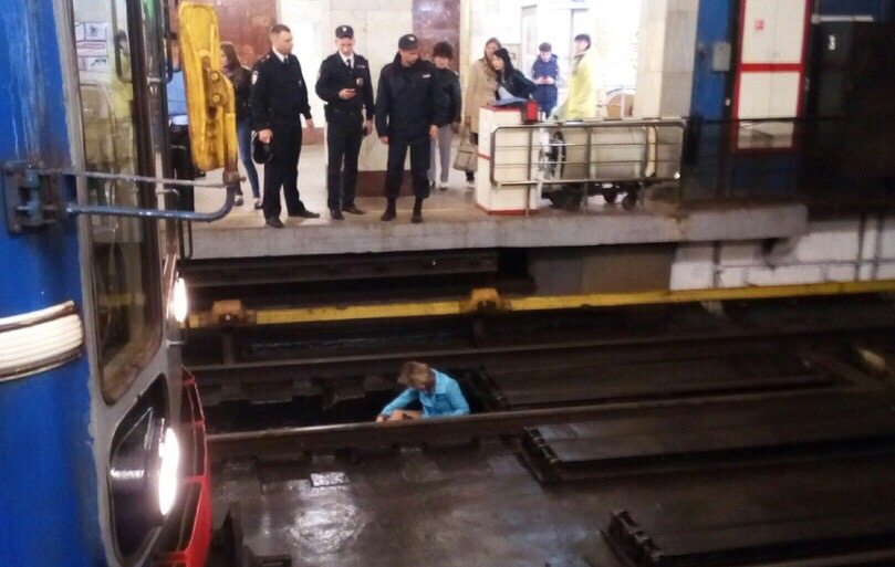 Женщина упала с платформы на станции метро "Московская" в Нижнем Новгороде