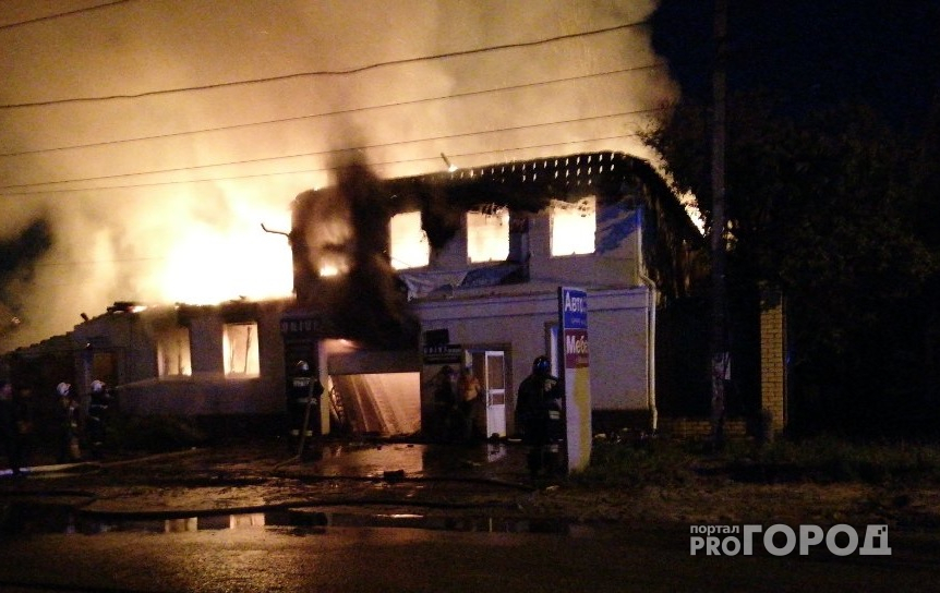 Крупный пожар уничтожил дом в Сормовском районе (ФОТО)