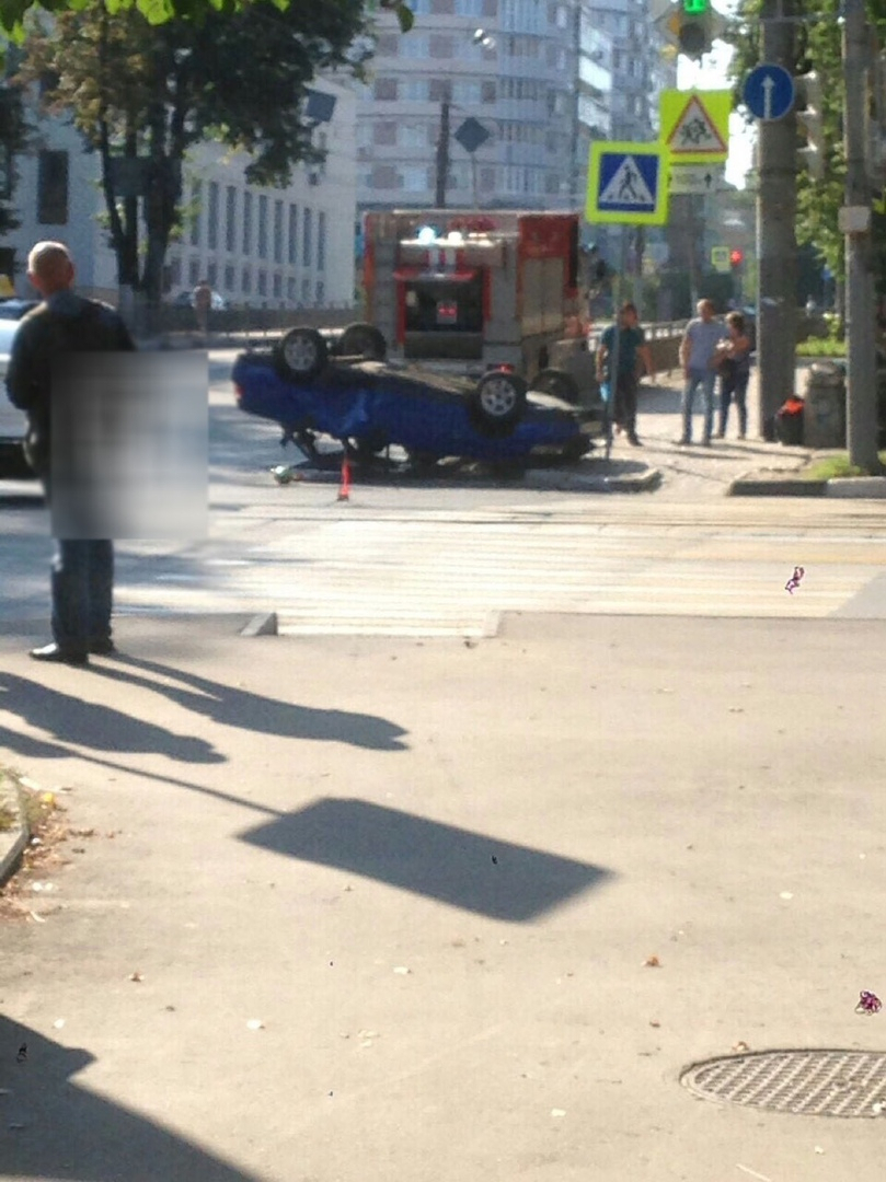 Два автомобиля столкнулись в центре Нижнего Новгорода: есть пострадавшие (ФОТО)