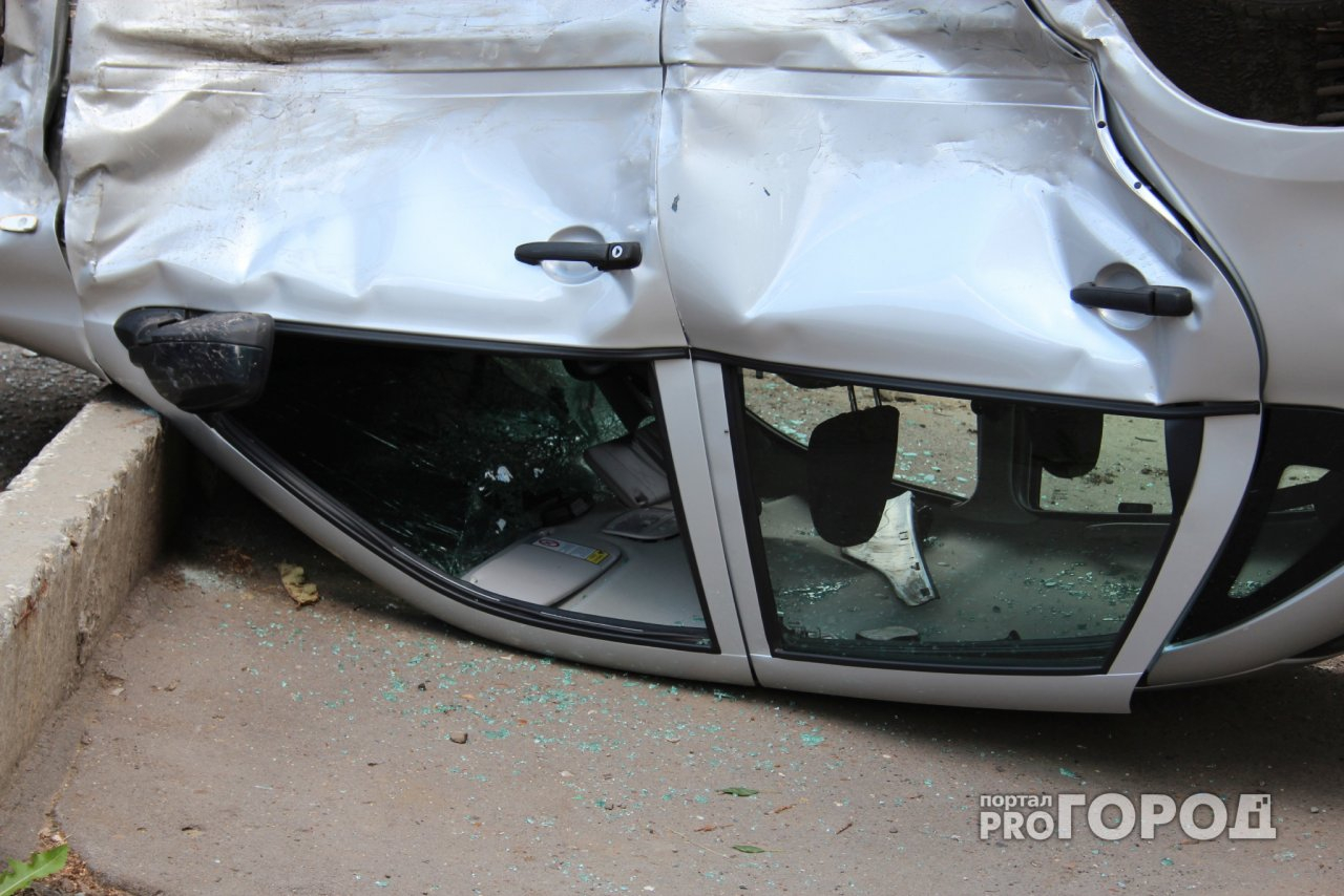 23-летний водитель «Жигулей» погиб, влетев в дерево в Сокольском районе