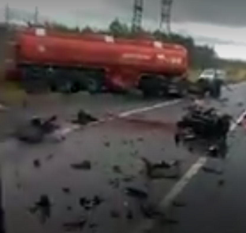 Большегруз и бензовоз столкнулись на трассе М-7 в Кстовском районе: есть пострадавшие (ФОТО, ВИДЕО)