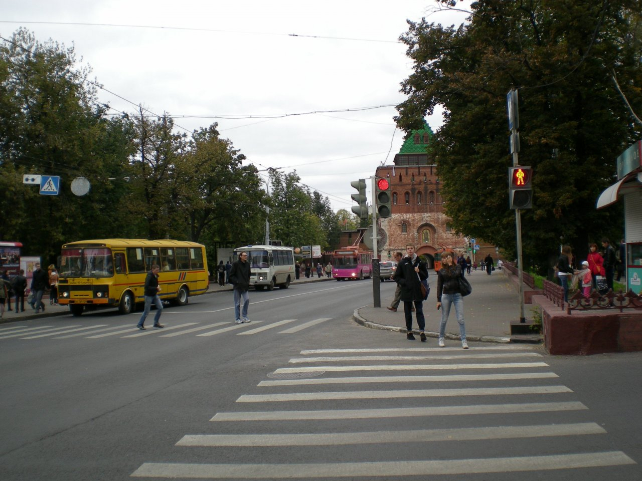 Движение личного транспорта ограничили на площади Минина и Пожарского