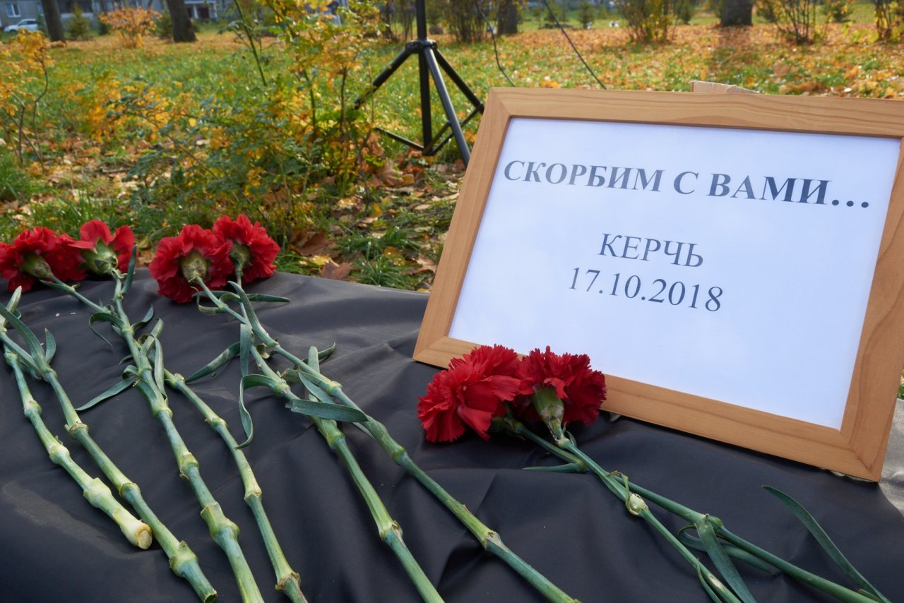 Траурная акция в память о погибших в Керчи прошла в Нижнем Новгороде (ФОТО/ВИДЕО)