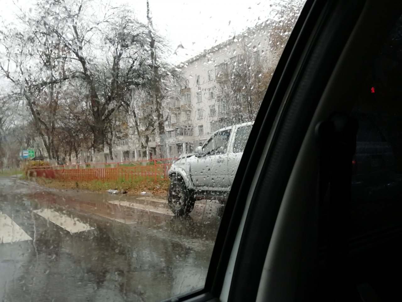 Пешеход попал под колеса внедорожника в Автозаводском районе
