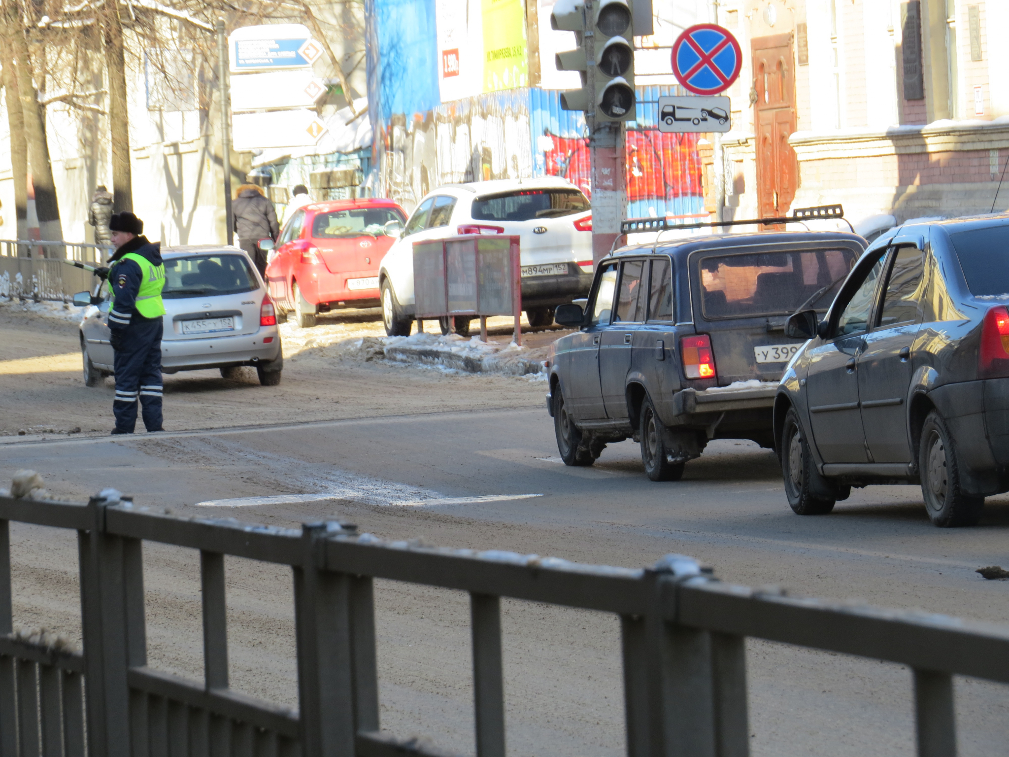 Трое пострадали при столкновении легковушек на перекрестке в Нижнем Новгороде