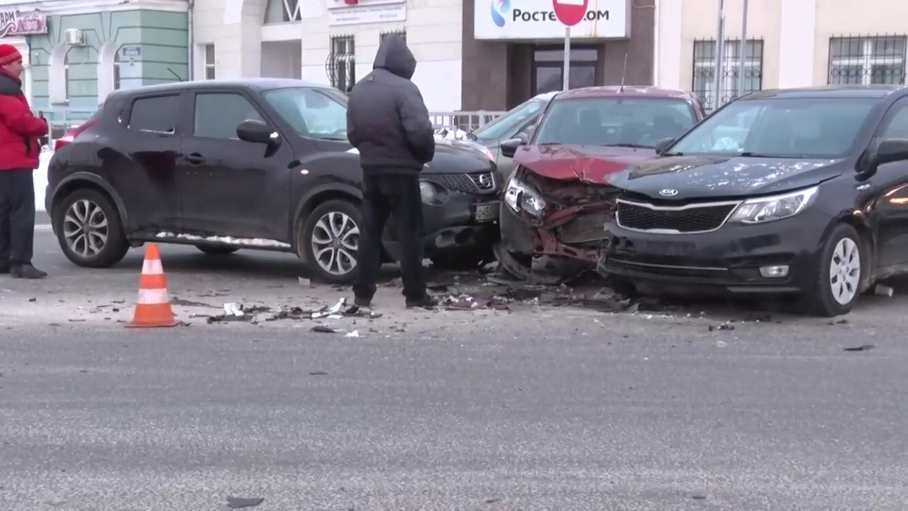 Два человека пострадали в массовой аварии в Дзержинске (ФОТО)