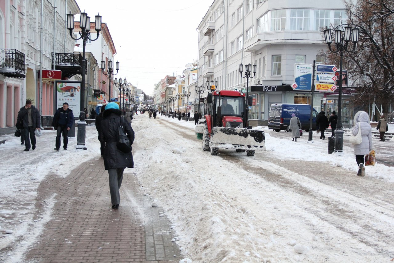 Нижегородских водителей просят не мешать убирать город от снега