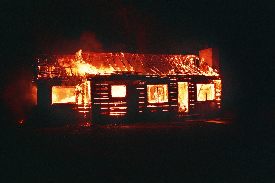 Пенсионер заживо сгорел при пожаре в собственном доме в Шахунском районе