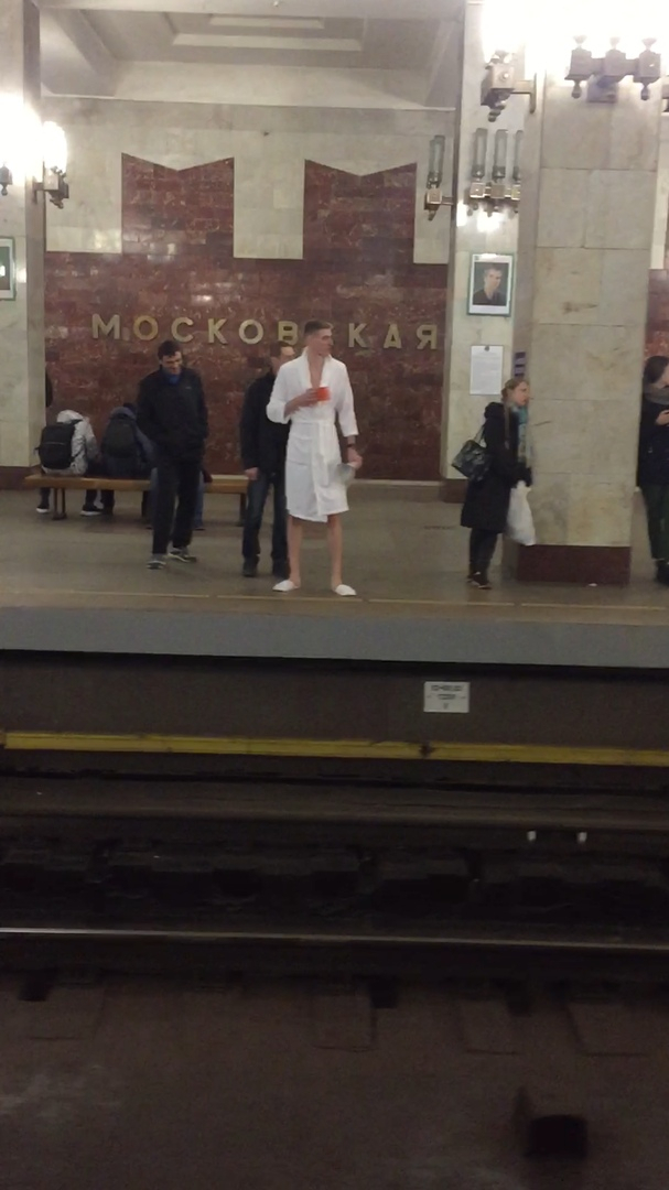 Весенние персонажи показались в нижегородском метро (ФОТО)