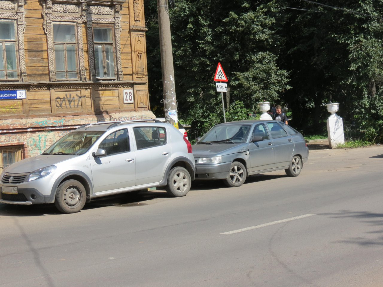 Остановку и стоянку автомобилей запретили на улице Молитовской 9 апреля