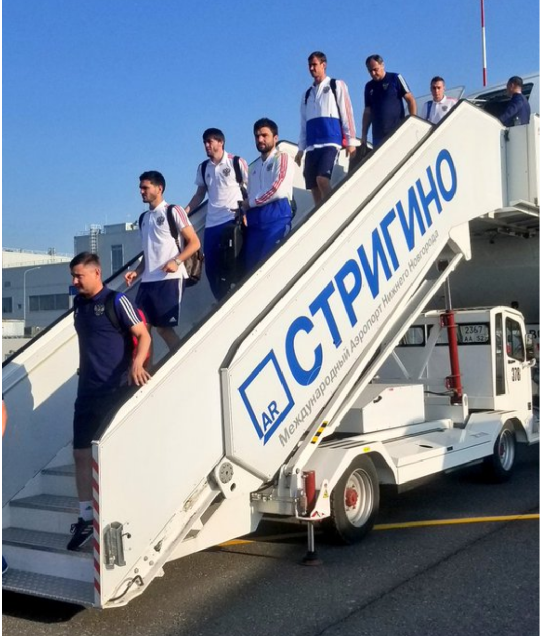 Сборная России прилетела в Нижний Новгород на матч с командой Кипра