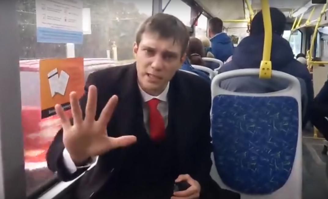 По многочисленным просьбам: нижегородец спел «Лирику» для пассажиров автобуса № 43 (ВИДЕО)