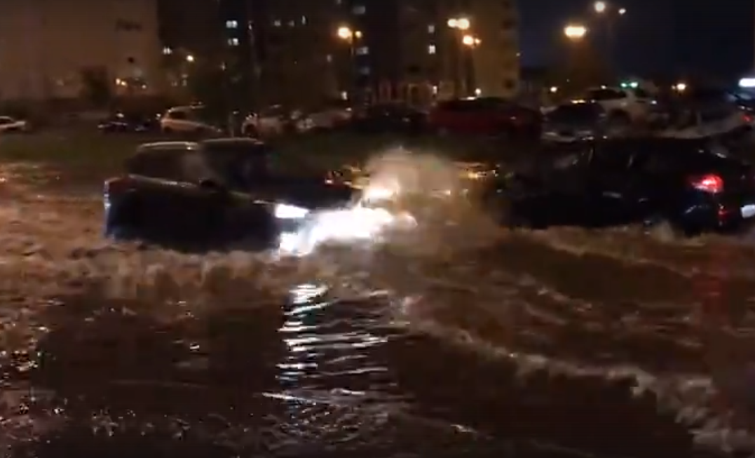 Пятничный дождь затопил дороги и дома в Нижнем Новгороде (ФОТО, ВИДЕО)