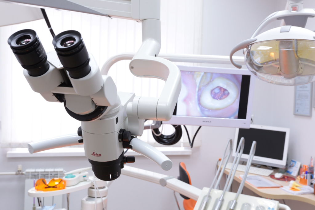 Стоматологический микроскоп в Нижнем Новгороде: для чего и кому нужен?