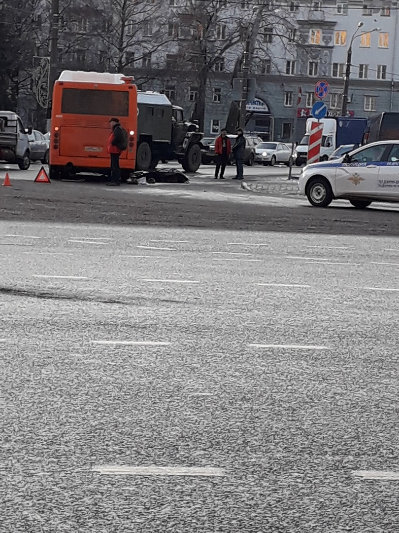 Пожилая нижегородка погибла под колесами автобуса в центре Сормова (ВИДЕО)