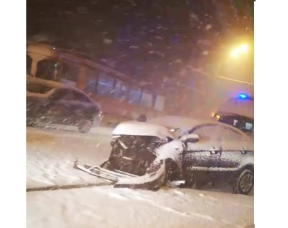 Четыре автомобиля столкнулись на проспекте Гагарина в Нижнем Новгороде (ВИДЕО)