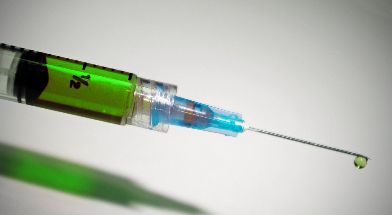 Известны сроки начала тестирования российской вакцины от COVID-19