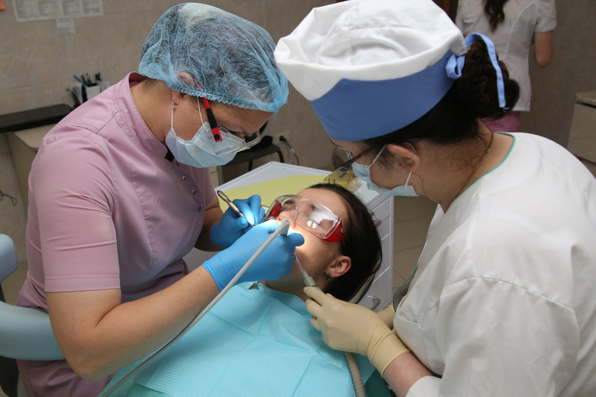 «Подростков оставляют без зубов»: нижегородцы просят открыть стоматологии