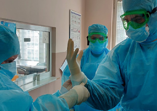 Уборщицу дзержинского госпиталя принудительно госпитализировали с коронавирусом