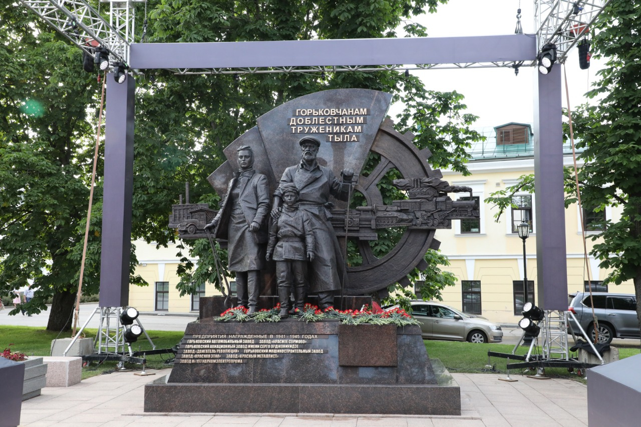 В Нижегородском кремле открыли памятник «Горьковчанам — доблестным труженикам тыла» (ФОТО)