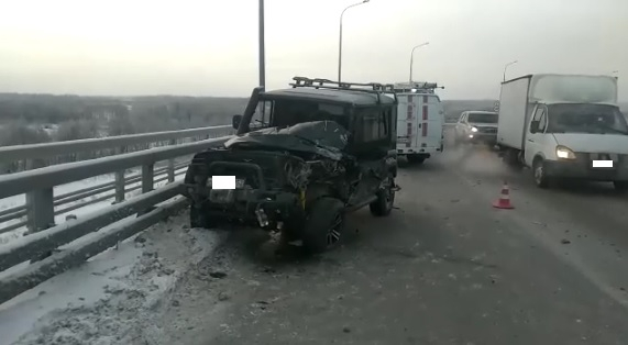Шесть человек пострадали при столкновении УАЗа и рейсового автобуса на Бору (ВИДЕО)