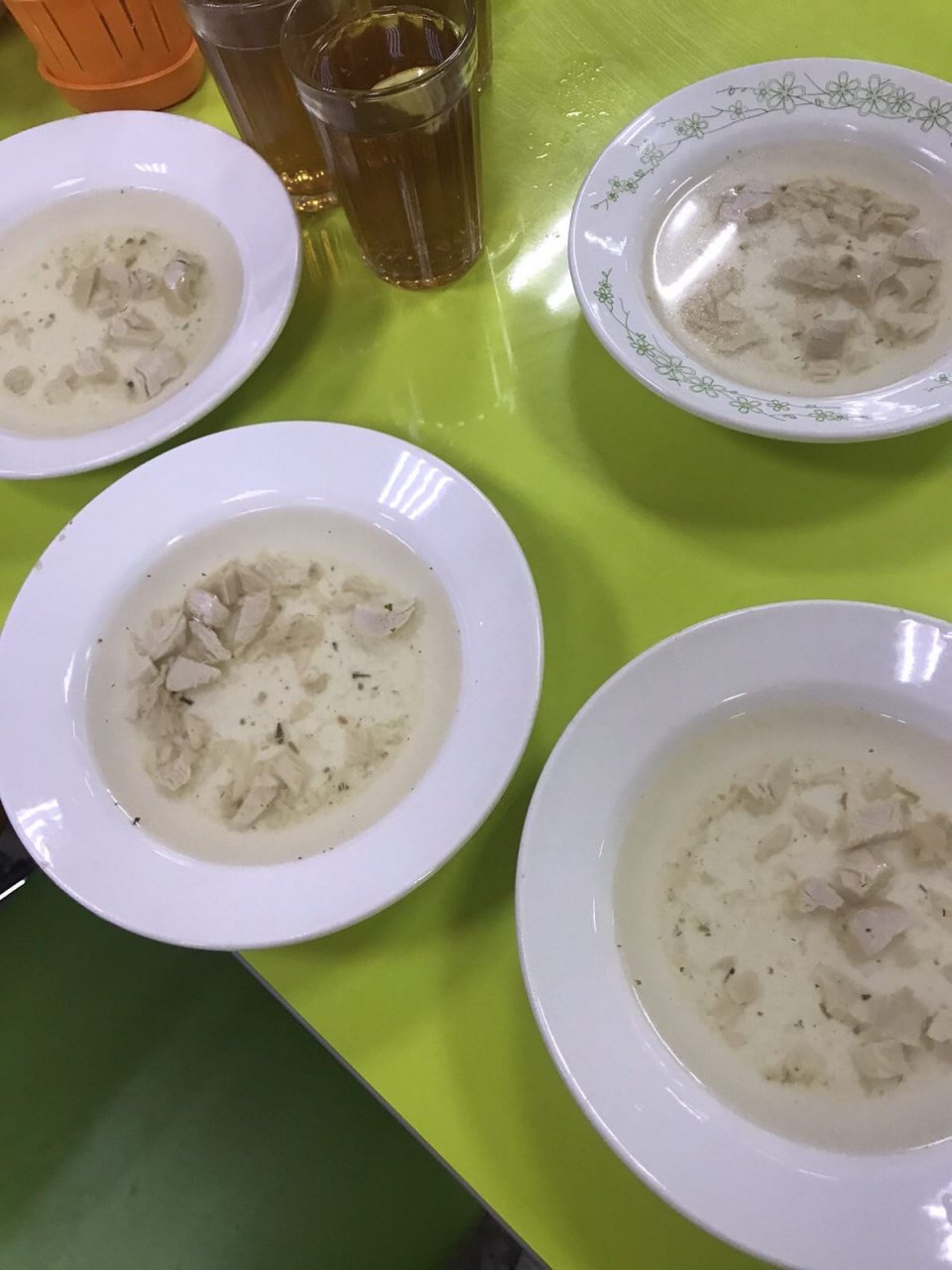 "Как заключенных кормят": обед в нижегородской школе шокировал пользователей