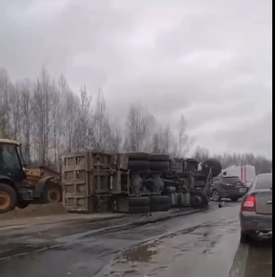 Иномарка «взяла на таран» грузовик на трассе в Борском районе