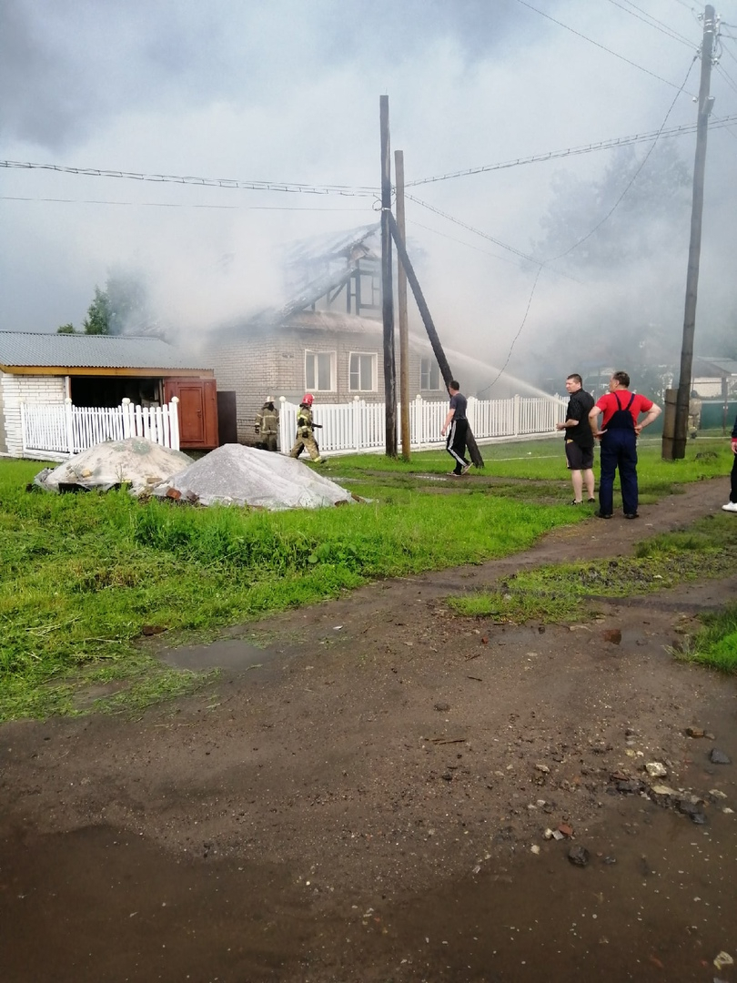 Дом сгорел от удара молнии в Кулебаках