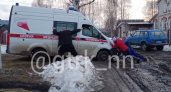 Скорая застряла в грязи в Павловском районе: медикам пришлось идти пешком к ребенку