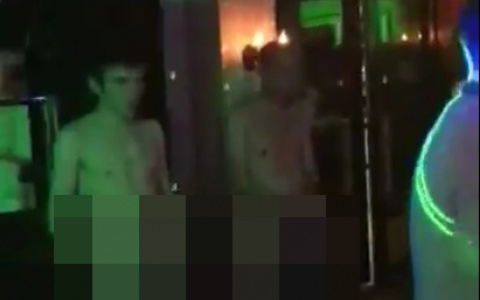 Танцы в голом виде устроили мужчины в одном из ночных клубов Сарова
