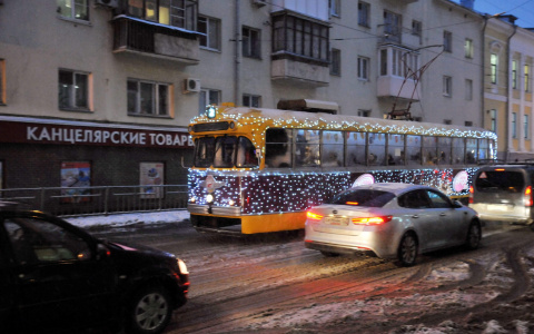 Новогодний трамвай вышел в рейс в Нижнем Новгороде 11 декабря (ФОТО)