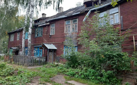 В Нижнем Новгороде обрушился потолок аварийного жилого дома