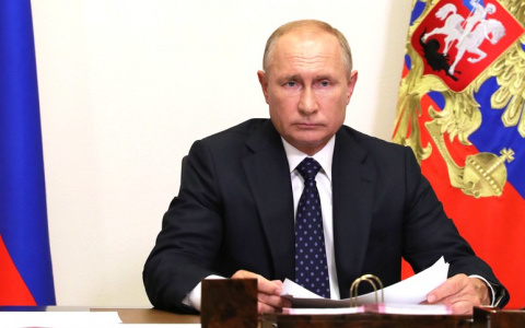 Владимир Путин увеличил зарплаты чиновников