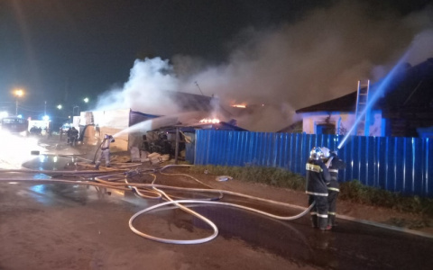 Два жилых дома и гараж сгорели в Нижнем Новгороде