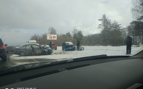 Три человека пострадали и двое погибли в ДТП на трассе в Нижегородской области